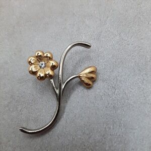 VTG SIGNED DB 1990 PUSH BACK FLOWER FLORAL LAPEL Pin gold tone Clear Rhinestone